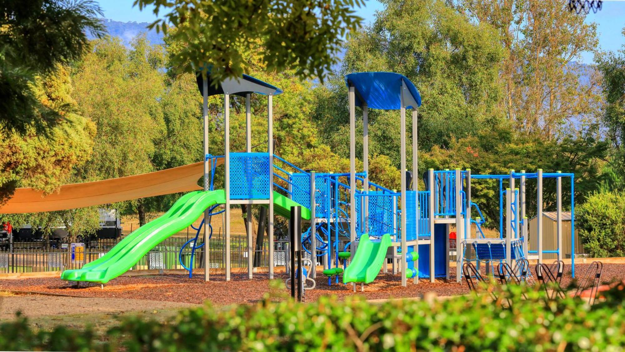 Big4 Porepunkah Holiday Park Bright Exteriör bild