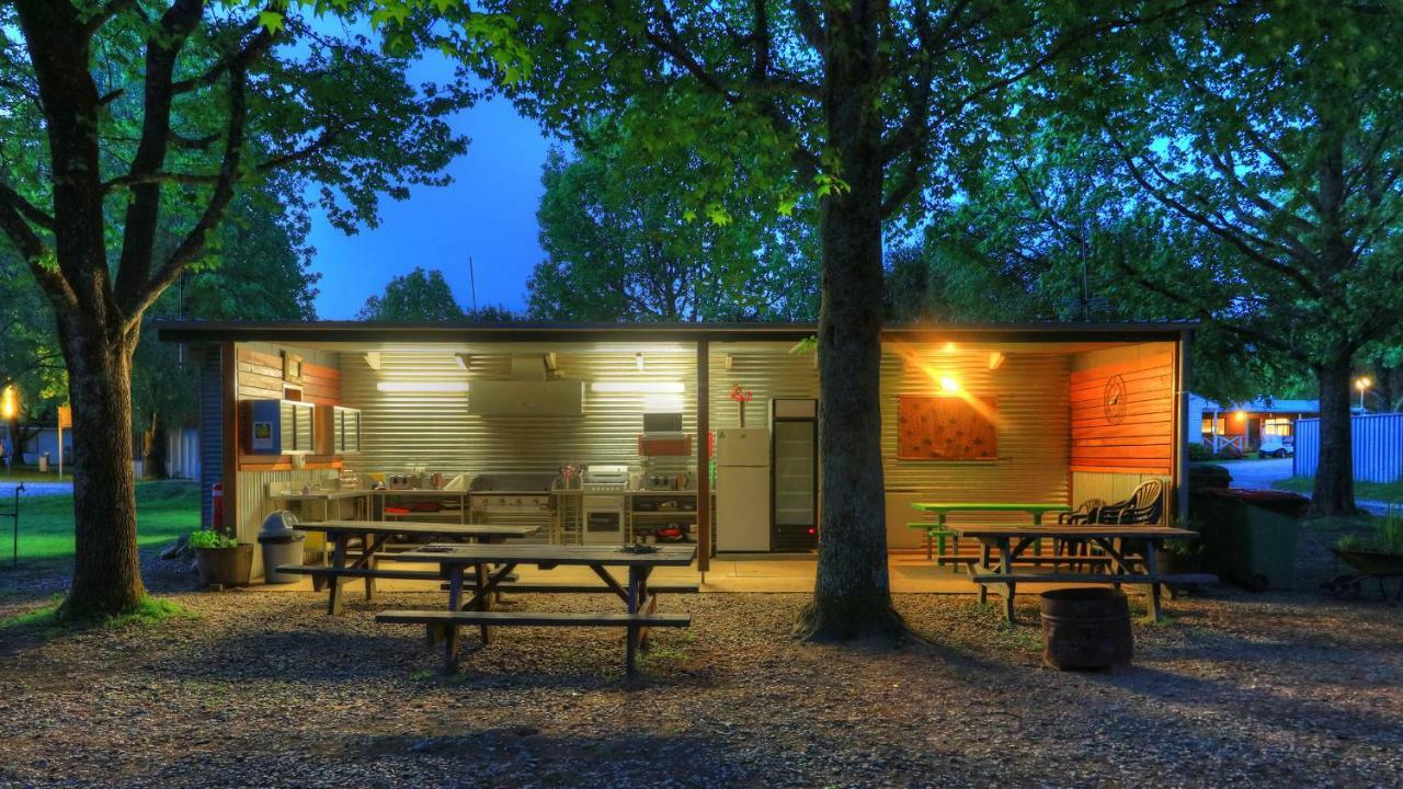 Big4 Porepunkah Holiday Park Bright Exteriör bild